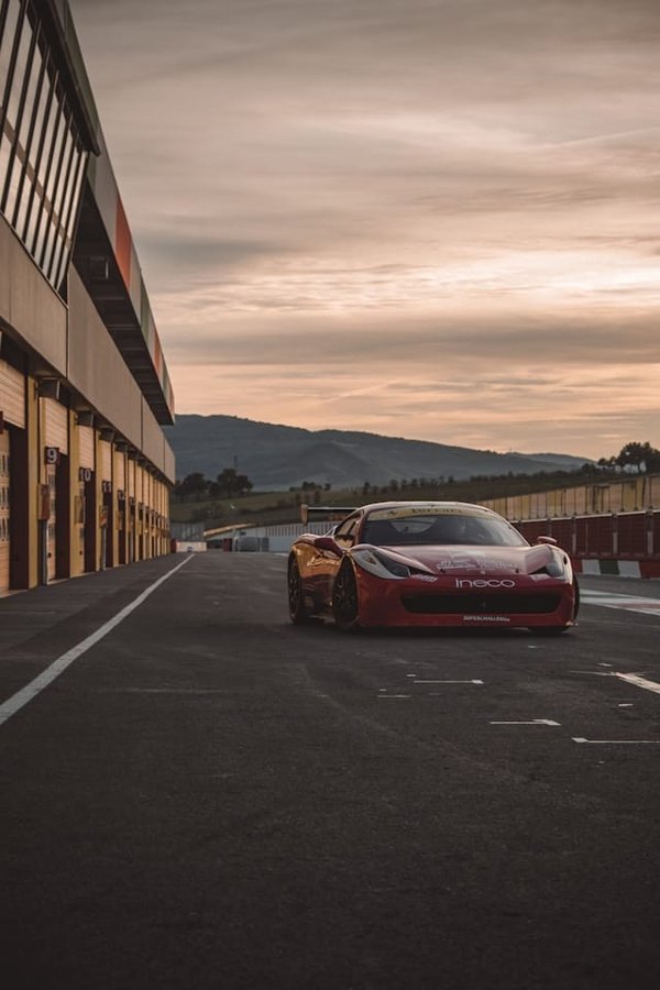 How to Choose the Right Carbon Fiber Parts for Weight Savings on a Ferrari 458 Italia?