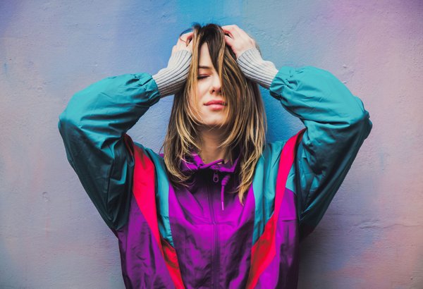 What's the Best Approach to Wearing a Fitted Sweater with a Trumpet Skirt in the Office?