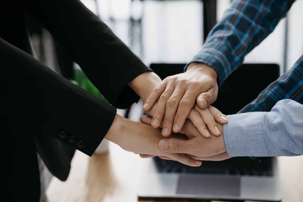 How to Coordinate Wide-Leg Chinos with a Tailored Shirt for a Business Casual Upgrade?