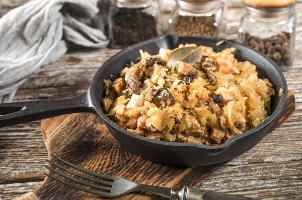 Can You Make a Traditional Polish Bigos with Smoked Sausage and Sauerkraut?